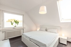 3 bedrooms, in-room safe, iron/ironing board, WiFi