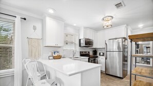 Private kitchen - Summer's Shell- Heart of 30A! (Santa Rosa Beach)