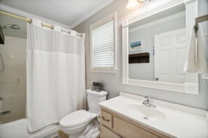 Combined shower/bathtub, hair dryer, towels