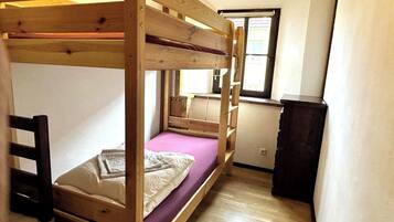 3 chambres, fer et planche à repasser, lit parapluie, Wi-Fi gratuit