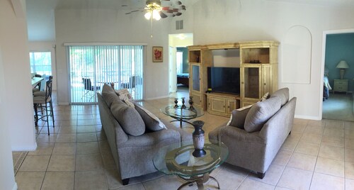 Charmer in the Heart of Cape Coral