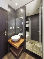 Superior Triple Room | Bathroom | Hair dryer, slippers, towels, shampoo