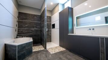Combined shower/tub, hair dryer, towels, soap