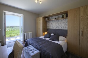 6 bedrooms, iron/ironing board, free WiFi, bed sheets