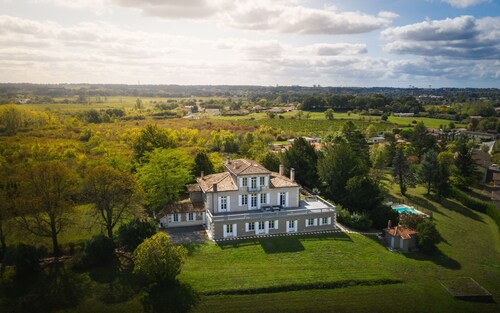 Portes de Bordeaux - 5-star chateau - organic vineyard