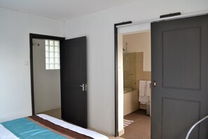 2 chambres, fer et planche à repasser, lit parapluie, Wi-Fi gratuit