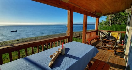 Puget Sound-Kabine am Wasser, wenige Minuten von der Fähre nach Bainbridge in die Innenstadt von Seattle