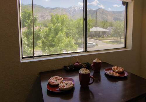 Nearby Snowbasin/POWMOW, Outdoor Adventure and Nightlife!  