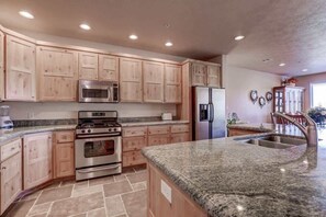 Coffee/tea maker, fridge, microwave, oven