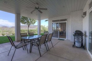 Outdoor dining - Las Palmas Resort #802 | All-Inclusive Amenities (Saint George)