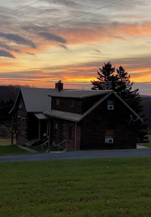 Exterior - Cooperstown Dreams Park Log Home weekly rental (Cooperstown)