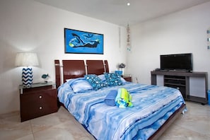 4 bedrooms, iron/ironing board, WiFi, bed sheets