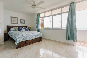 4 habitaciones, tabla de planchar con plancha, wifi y ropa de cama 