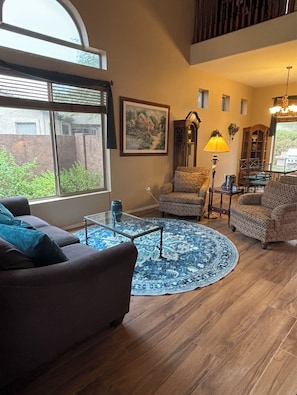 Smart TV, DVD player, books, video library - Furnished, 31 day min. gated cul de sac
Las Sendas amenities incl., 3 car garage (Mesa)
