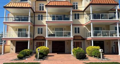 Spacious House with Pool, Oceanview, 3 Decks, 3 Master close to Ocean, Boardwalk