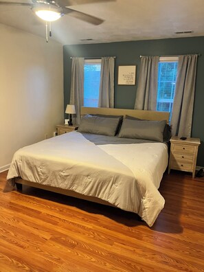 4 bedrooms, iron/ironing board, free WiFi, bed sheets - Comfortable stay for your family and friends. (Christiansburg)