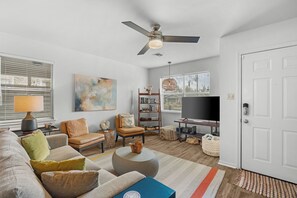 Smart TV, books, stereo