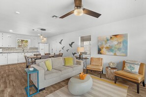 Smart TV, books, stereo