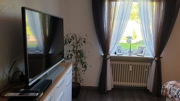 3 bedrooms, travel cot, free WiFi, bed sheets