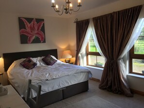Double Room (Room 1) | Iron/ironing board, free WiFi, bed sheets - The Vandees (Craigavon)