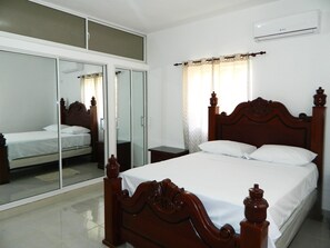 2 多间卧室、高档床上用品、迷你吧、遮光窗帘