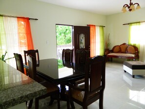 大冰箱、微波炉、烤箱、炉灶