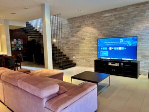 Villa Deluxe - 2 sovrum - privat pool | Vardagsrum | Platt-tv