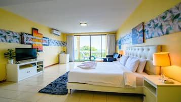 Studio with Sea View | 1 bedroom, in-room safe, individually decorated, blackout curtains