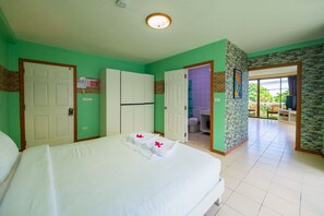 Suite, 1 Tempat Tidur King, pemandangan samudra | Brankas, didekorasi berbeda-beda, tirai kedap cahaya, dan Wi-Fi gratis