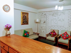 Family Apartment, 3 Bedrooms, Non Smoking | Living room