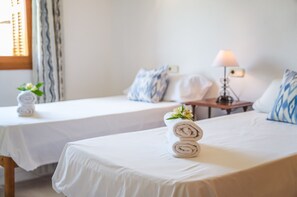 3 chambres, fer et planche à repasser, Wi-Fi gratuit, draps fournis
