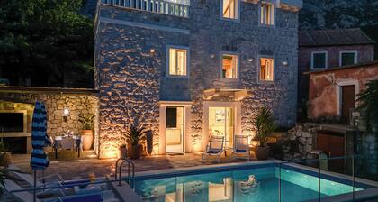 UUSI! Kivitalo allas, kaunis merinäköalaterassi jossa on kaksi makuuhuonetta