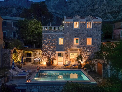 NUEVO! Casa de piedra con piscina, hermosa terraza con vistas al mar con dos dormitorios