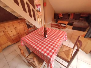 Dining - Gîte Lucie with SPA Jacuzzi Sauna Fishing pond (Dommartin-lès-Remiremont)