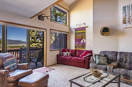 Edificio H en el LIFT-- 3Br, 3Bath, Fire Place, Garage, Steam Sauna tiene capacidad para 10 personas