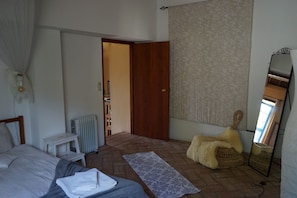 1 quarto, ferros/tábuas de passar roupa, Wi-Fi, roupa de cama