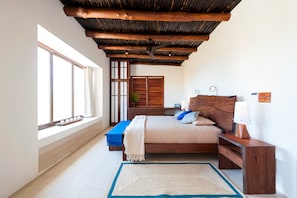 4 bedrooms, in-room safe, desk, WiFi