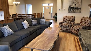 Smart TV, fireplace, DVD player, books