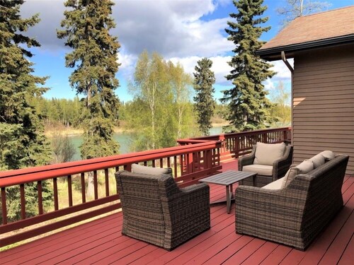 Amazing Kenai River Front Home With Beautiful Views