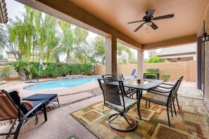 حمّام سباحة مُدفَّأ