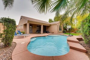 A heated pool - Spring Training Gem!  Gorgeous AZ Oasis!   Monthly available!  (Gilbert)