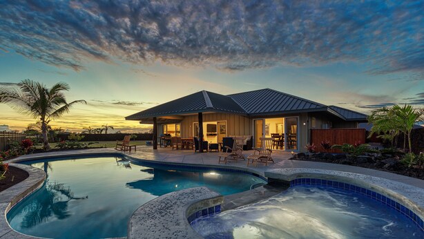 A modern house with a large swimming pool and a hot tub, surrounded by outdoor furniture and plants. - 3 Bedroom Home with a Pool at Waikoloa Beach Resort (Waikoloa)