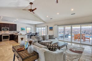 Living area - 3 Bedroom Home with a Pool at Waikoloa Beach Resort (Waikoloa)