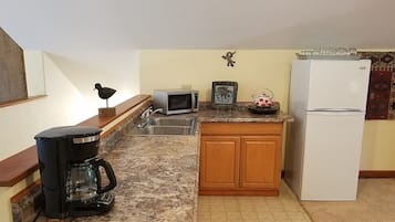 Fridge, microwave, stovetop, coffee/tea maker