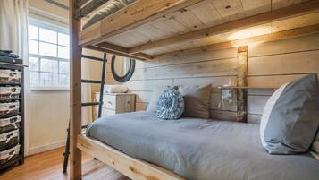 3 bedrooms, iron/ironing board, travel crib, WiFi