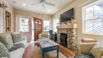 Smart TV, fireplace, stereo