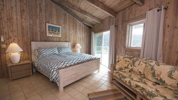 3 bedrooms, in-room safe, iron/ironing board, travel crib