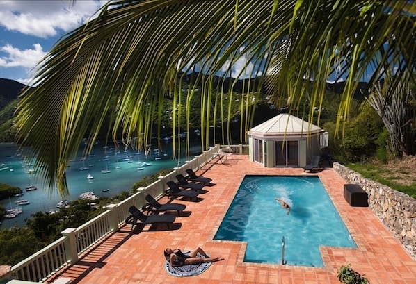 Piscine extérieure