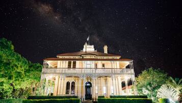 Façade de l’hébergement - soirée/nuit