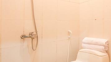 Ducha, artículos de tocador gratuitos, toallas, jabón